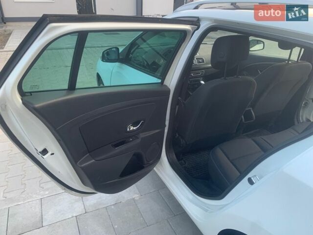 Білий Рено Меган, об'ємом двигуна 1.46 л та пробігом 398 тис. км за 6100 $, фото 11 на Automoto.ua