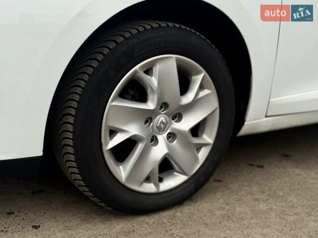 Білий Рено Меган, об'ємом двигуна 1.46 л та пробігом 245 тис. км за 8500 $, фото 1 на Automoto.ua