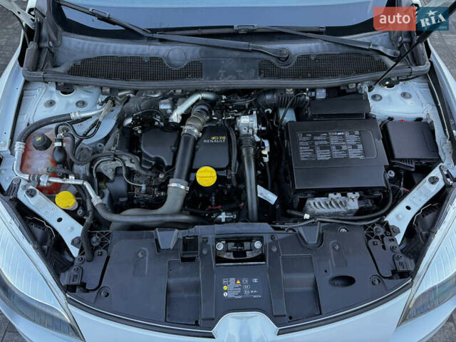 Белый Рено Меган, объемом двигателя 1.5 л и пробегом 236 тыс. км за 9700 $, фото 49 на Automoto.ua