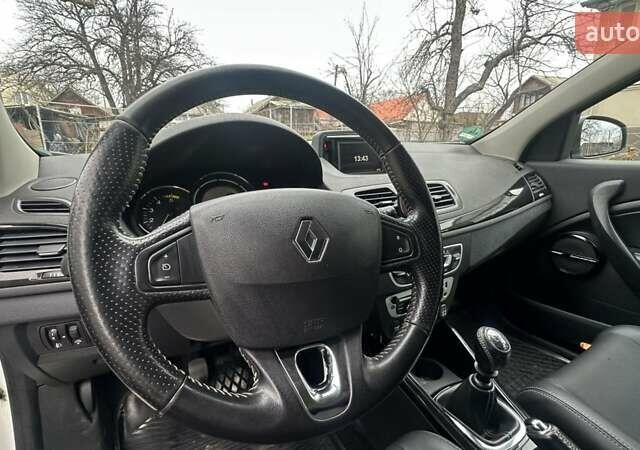 Белый Рено Меган, объемом двигателя 1.6 л и пробегом 245 тыс. км за 8800 $, фото 10 на Automoto.ua