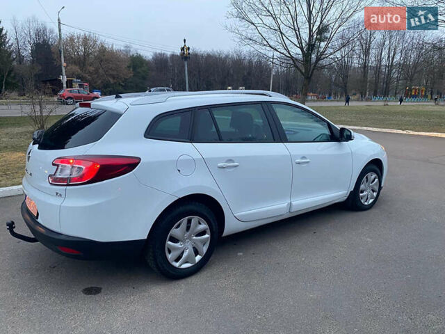 Белый Рено Меган, объемом двигателя 1.2 л и пробегом 146 тыс. км за 6600 $, фото 6 на Automoto.ua