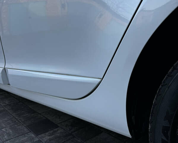 Белый Рено Меган, объемом двигателя 1.5 л и пробегом 236 тыс. км за 9700 $, фото 7 на Automoto.ua