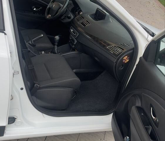 Рено Меган 2013 в Локачи на Automoto.ua Белый Рено Меган, объемом двигателя 1.5 л и пробегом 290 тыс. км за 7500 $, фото 14 на Automoto.ua
