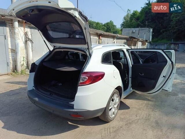 Белый Рено Меган, объемом двигателя 1.5 л и пробегом 250 тыс. км за 7100 $, фото 16 на Automoto.ua