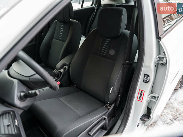 Белый Рено Меган, объемом двигателя 1.46 л и пробегом 291 тыс. км за 6200 $, фото 30 на Automoto.ua