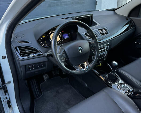 Белый Рено Меган, объемом двигателя 1.5 л и пробегом 236 тыс. км за 9700 $, фото 29 на Automoto.ua