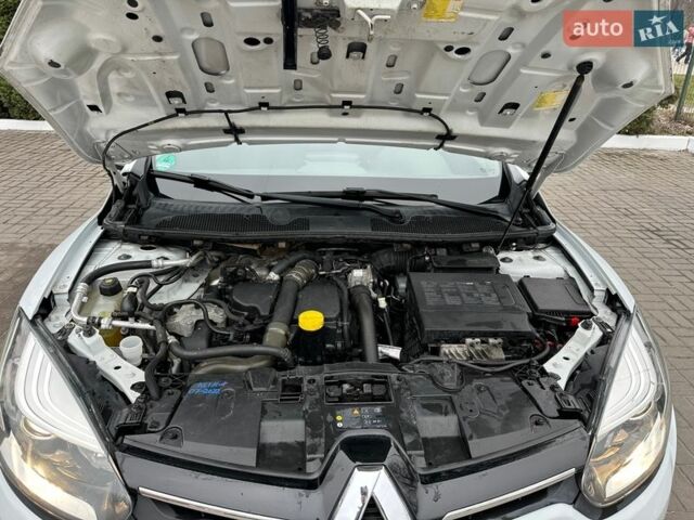 Белый Рено Меган, объемом двигателя 1.5 л и пробегом 269 тыс. км за 8500 $, фото 31 на Automoto.ua