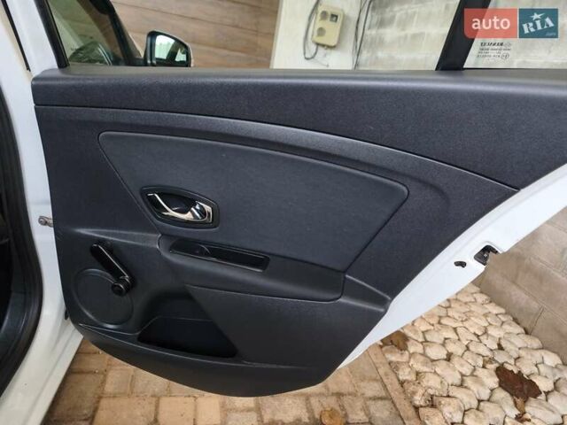 Белый Рено Меган, объемом двигателя 1.5 л и пробегом 269 тыс. км за 6700 $, фото 5 на Automoto.ua