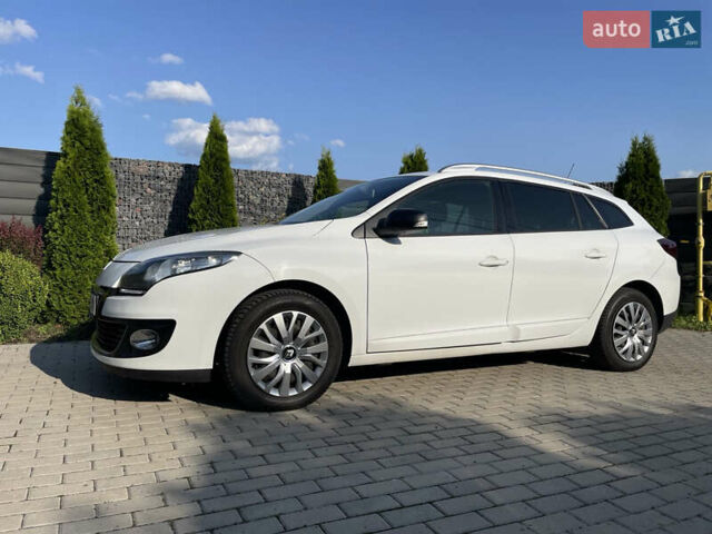 Белый Рено Меган, объемом двигателя 1.6 л и пробегом 372 тыс. км за 6100 $, фото 1 на Automoto.ua