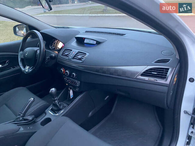 Белый Рено Меган, объемом двигателя 1.2 л и пробегом 146 тыс. км за 6600 $, фото 52 на Automoto.ua