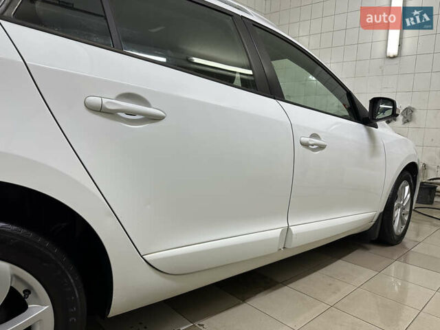Белый Рено Меган, объемом двигателя 1.5 л и пробегом 237 тыс. км за 8150 $, фото 13 на Automoto.ua