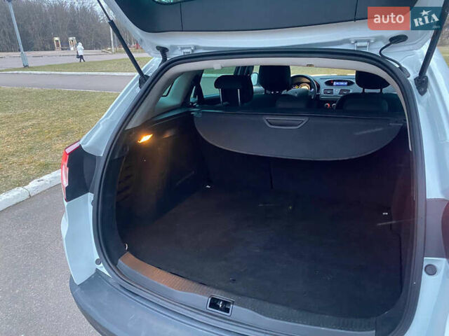 Белый Рено Меган, объемом двигателя 1.2 л и пробегом 146 тыс. км за 6600 $, фото 31 на Automoto.ua