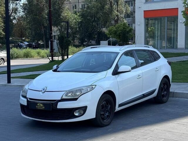 Белый Рено Меган, объемом двигателя 1.46 л и пробегом 251 тыс. км за 5600 $, фото 1 на Automoto.ua