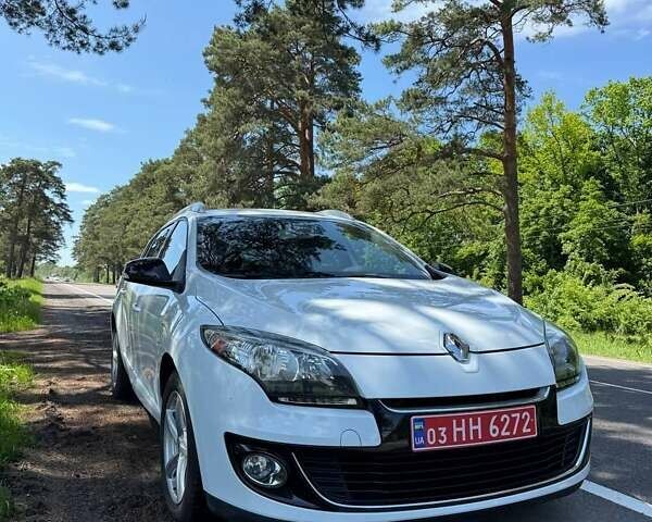 Белый Рено Меган, объемом двигателя 1.5 л и пробегом 239 тыс. км за 8800 $, фото 3 на Automoto.ua