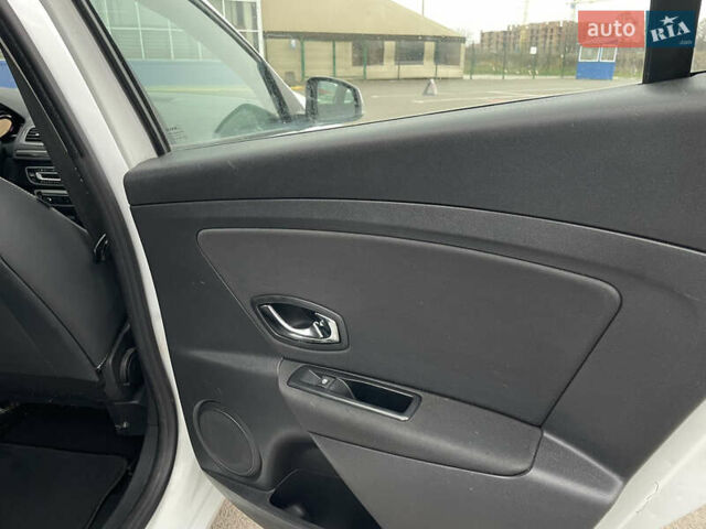 Білий Рено Меган, об'ємом двигуна 1.46 л та пробігом 256 тис. км за 7999 $, фото 22 на Automoto.ua