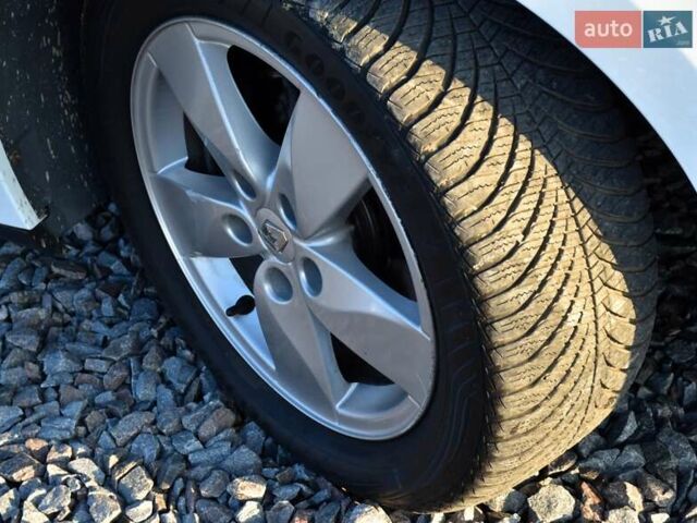 Белый Рено Меган, объемом двигателя 1.5 л и пробегом 232 тыс. км за 7800 $, фото 17 на Automoto.ua