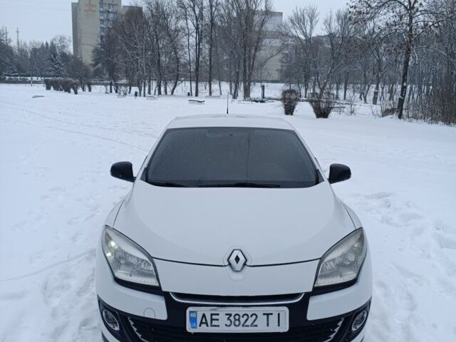 Белый Рено Меган, объемом двигателя 1.5 л и пробегом 267 тыс. км за 6600 $, фото 2 на Automoto.ua