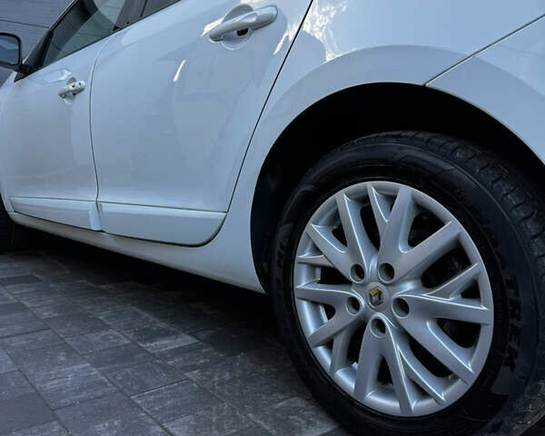 Белый Рено Меган, объемом двигателя 1.5 л и пробегом 236 тыс. км за 9700 $, фото 17 на Automoto.ua