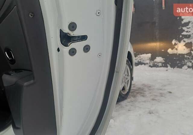 Белый Рено Меган, объемом двигателя 1.5 л и пробегом 378 тыс. км за 5200 $, фото 22 на Automoto.ua