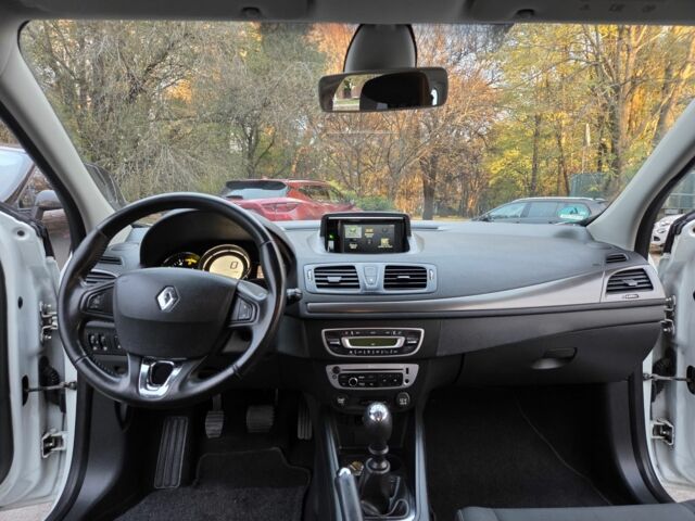 Белый Рено Меган, объемом двигателя 1.5 л и пробегом 226 тыс. км за 7300 $, фото 10 на Automoto.ua