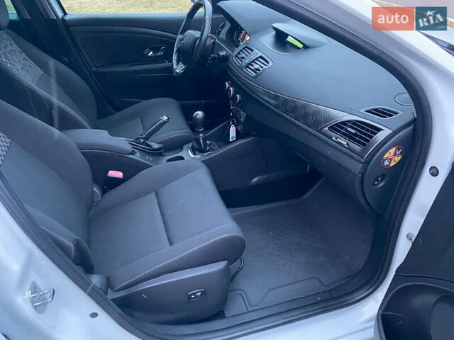 Белый Рено Меган, объемом двигателя 1.2 л и пробегом 146 тыс. км за 6600 $, фото 43 на Automoto.ua