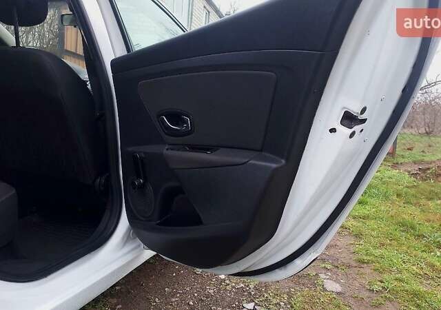 Белый Рено Меган, объемом двигателя 1.46 л и пробегом 270 тыс. км за 6100 $, фото 12 на Automoto.ua