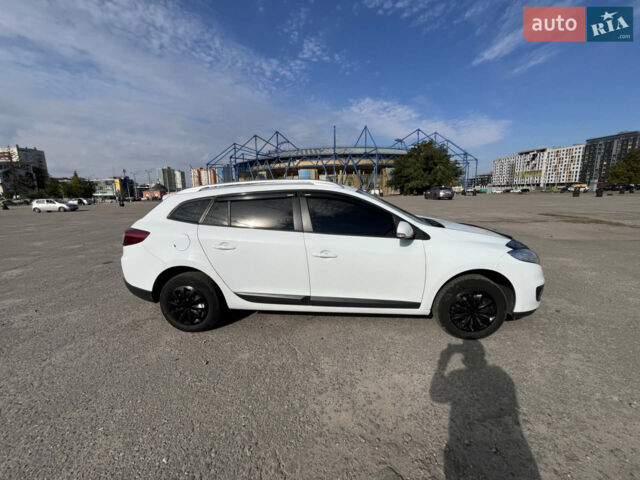 Белый Рено Меган, объемом двигателя 1.46 л и пробегом 222 тыс. км за 7700 $, фото 3 на Automoto.ua