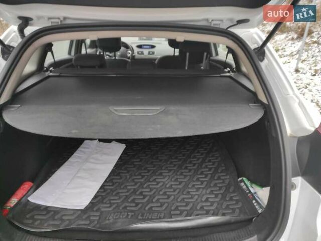 Білий Рено Меган, об'ємом двигуна 1.46 л та пробігом 205 тис. км за 7500 $, фото 9 на Automoto.ua