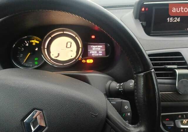 Белый Рено Меган, объемом двигателя 1.5 л и пробегом 378 тыс. км за 5200 $, фото 38 на Automoto.ua