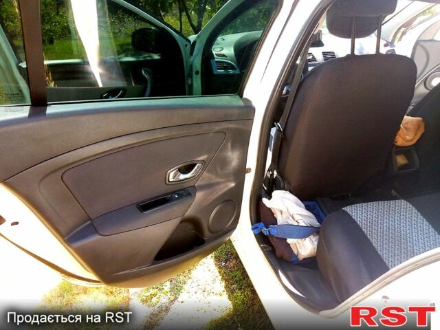 Белый Рено Меган, объемом двигателя 1.5 л и пробегом 342 тыс. км за 7500 $, фото 8 на Automoto.ua