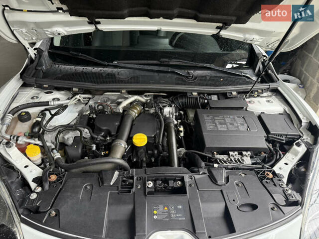 Белый Рено Меган, объемом двигателя 1.5 л и пробегом 220 тыс. км за 8250 $, фото 39 на Automoto.ua