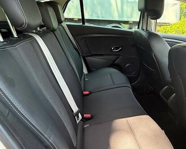 Белый Рено Меган, объемом двигателя 1.5 л и пробегом 239 тыс. км за 8800 $, фото 12 на Automoto.ua