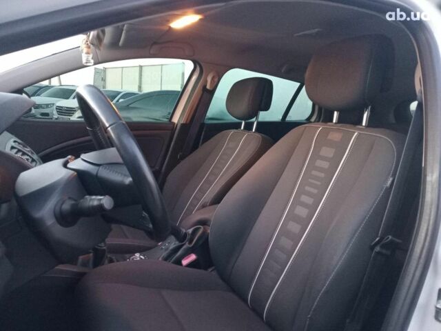 Белый Рено Меган, объемом двигателя 1.5 л и пробегом 315 тыс. км за 8990 $, фото 18 на Automoto.ua