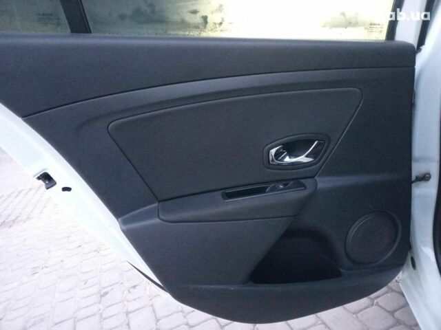 Белый Рено Меган, объемом двигателя 1.5 л и пробегом 315 тыс. км за 8990 $, фото 16 на Automoto.ua