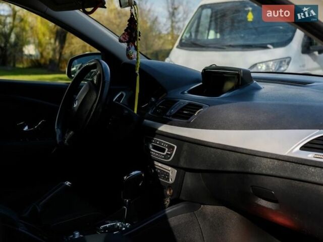 Белый Рено Меган, объемом двигателя 1.5 л и пробегом 230 тыс. км за 9300 $, фото 7 на Automoto.ua