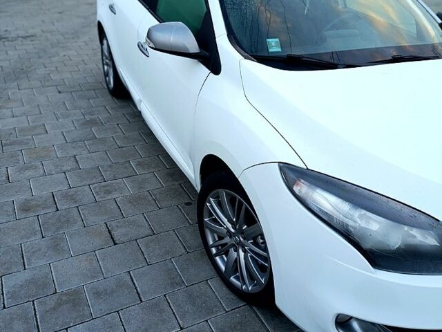 Белый Рено Меган, объемом двигателя 1.5 л и пробегом 212 тыс. км за 9700 $, фото 2 на Automoto.ua