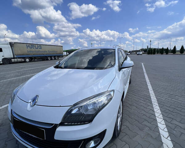 Белый Рено Меган, объемом двигателя 1.46 л и пробегом 291 тыс. км за 7800 $, фото 1 на Automoto.ua