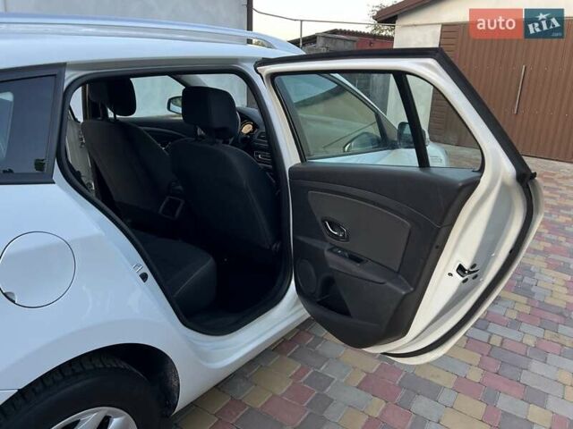 Белый Рено Меган, объемом двигателя 1.46 л и пробегом 185 тыс. км за 9099 $, фото 25 на Automoto.ua