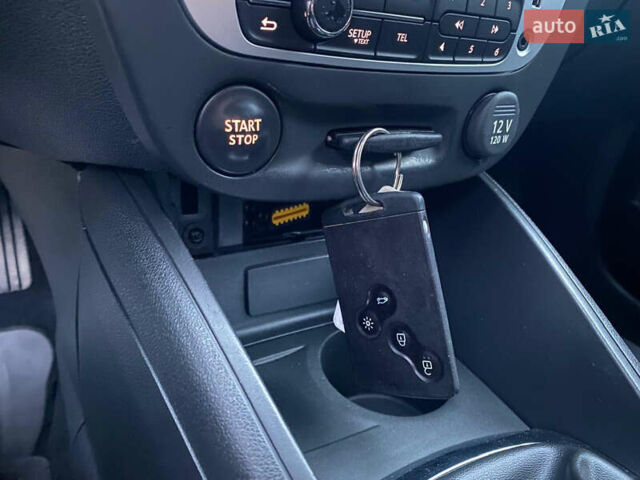 Белый Рено Меган, объемом двигателя 1.2 л и пробегом 146 тыс. км за 6600 $, фото 35 на Automoto.ua