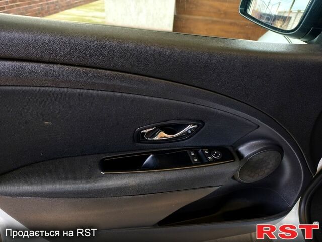 Белый Рено Меган, объемом двигателя 1.5 л и пробегом 269 тыс. км за 6700 $, фото 10 на Automoto.ua