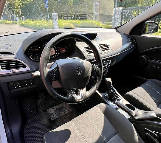 Белый Рено Меган, объемом двигателя 1.5 л и пробегом 265 тыс. км за 6950 $, фото 1 на Automoto.ua