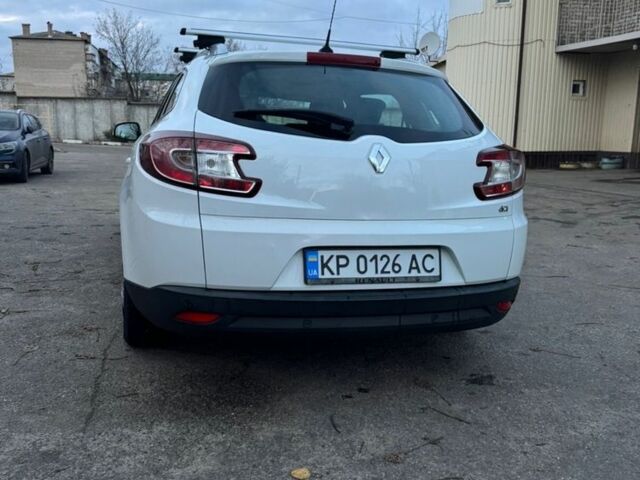 Белый Рено Меган, объемом двигателя 1.5 л и пробегом 300 тыс. км за 7999 $, фото 5 на Automoto.ua