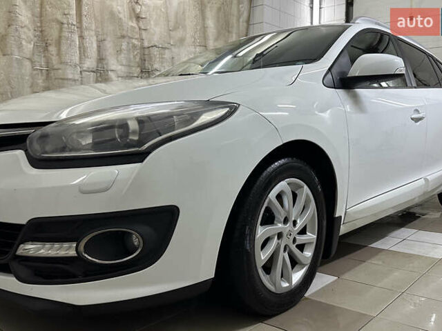 Белый Рено Меган, объемом двигателя 1.5 л и пробегом 237 тыс. км за 8150 $, фото 10 на Automoto.ua