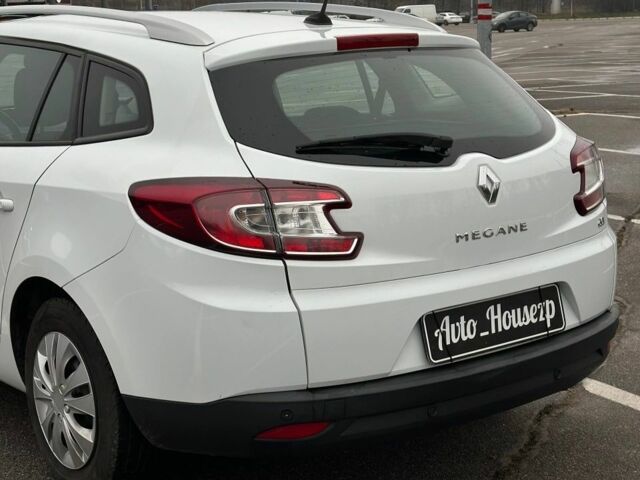 Белый Рено Меган, объемом двигателя 0 л и пробегом 260 тыс. км за 8300 $, фото 4 на Automoto.ua