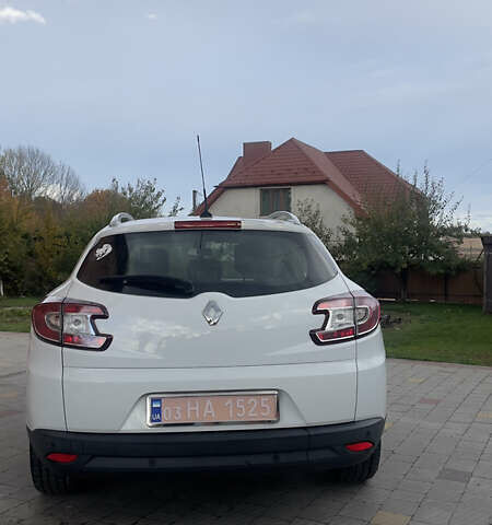 Рено Меган 2013 в Локачи на Automoto.ua Белый Рено Меган, объемом двигателя 1.5 л и пробегом 290 тыс. км за 7500 $, фото 4 на Automoto.ua