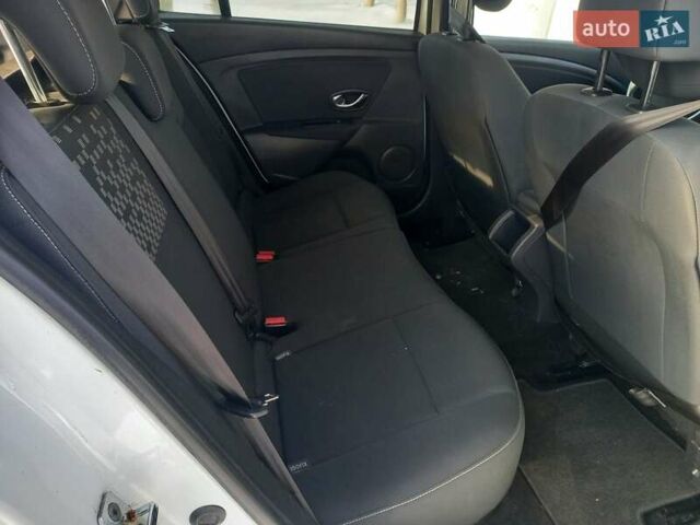 Белый Рено Меган, объемом двигателя 1.5 л и пробегом 222 тыс. км за 6850 $, фото 47 на Automoto.ua