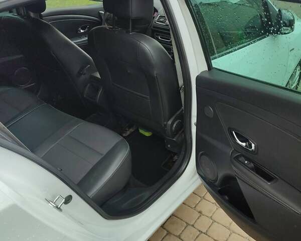 Рено Меган 2013 в Буче на Automoto.ua Белый Рено Меган, объемом двигателя 1.46 л и пробегом 270 тыс. км за 7000 $, фото 8 на Automoto.ua