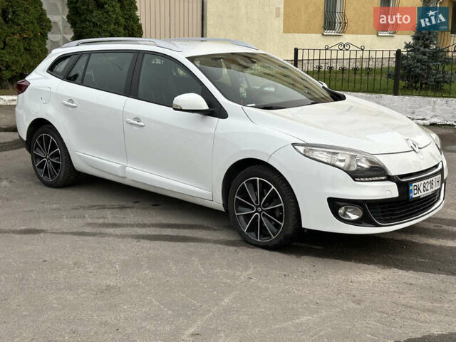 Рено Меган 2013 у Рівному на Automoto.ua Білий Рено Меган, об'ємом двигуна 1.6 л та пробігом 240 тис. км за 7950 $, фото 4 на Automoto.ua