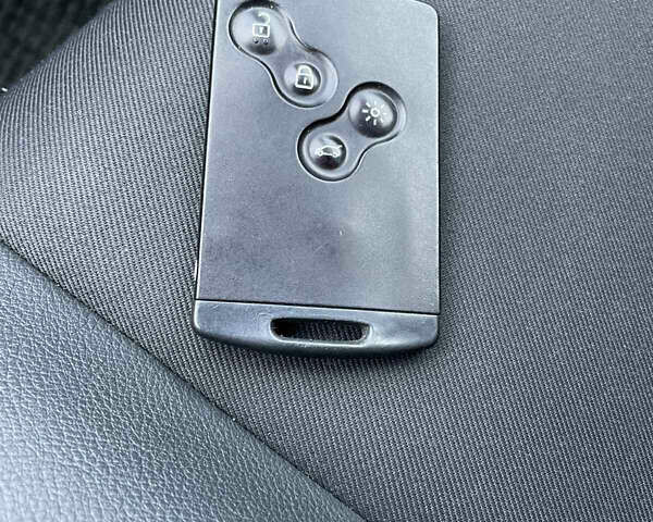 Белый Рено Меган, объемом двигателя 1.46 л и пробегом 305 тыс. км за 8500 $, фото 30 на Automoto.ua