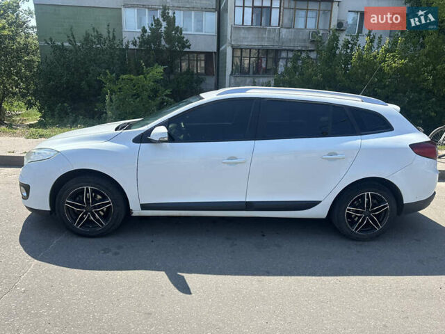 Белый Рено Меган, объемом двигателя 1.46 л и пробегом 320 тыс. км за 7100 $, фото 3 на Automoto.ua